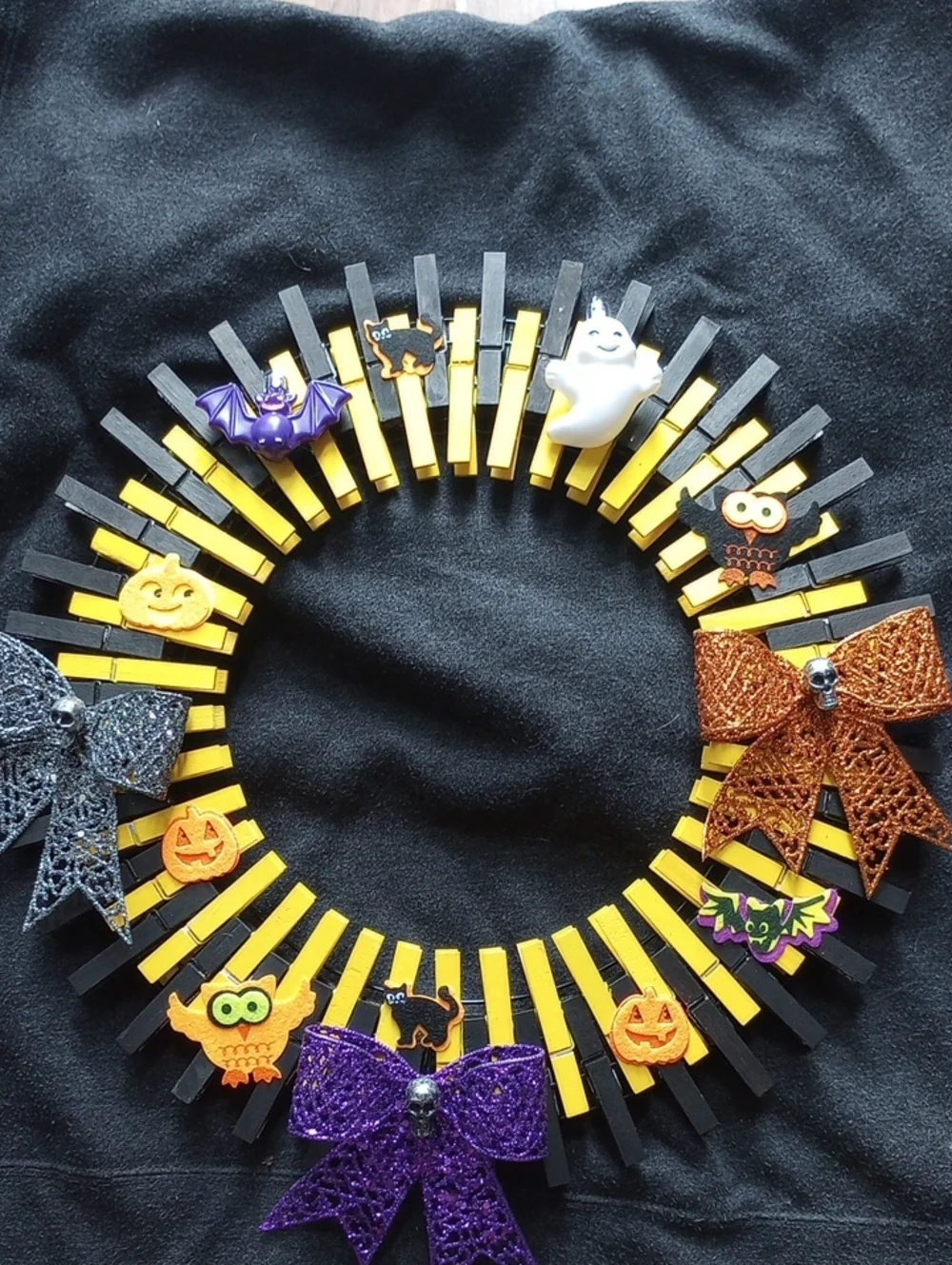 Kids Halloween Costume Accessory Set - Black & Yellow Decorative Clips